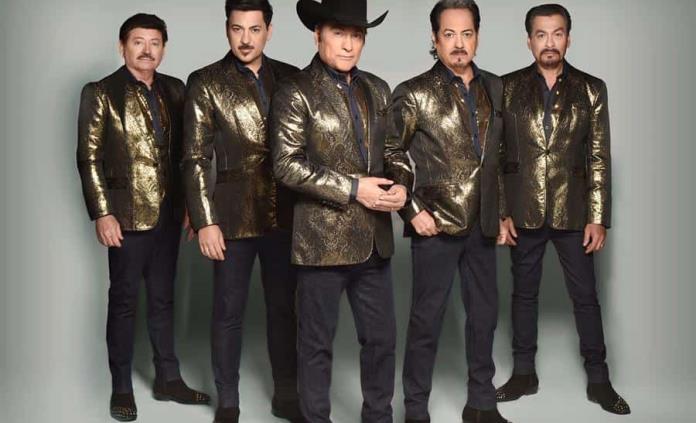35.1.- Tener unos tenis era como tener un carro para nosotros los pobres- Los Tigres del Norte thumbnail