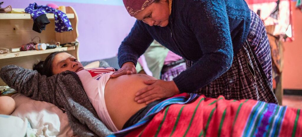 Mortalidad materna, palestinos asesinados, ayuda médica a Siria, internet… Las noticias del jueves thumbnail