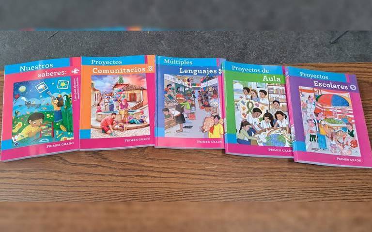 Podrían usar a policías municipales para distribuir libros de texto en Juárez thumbnail
