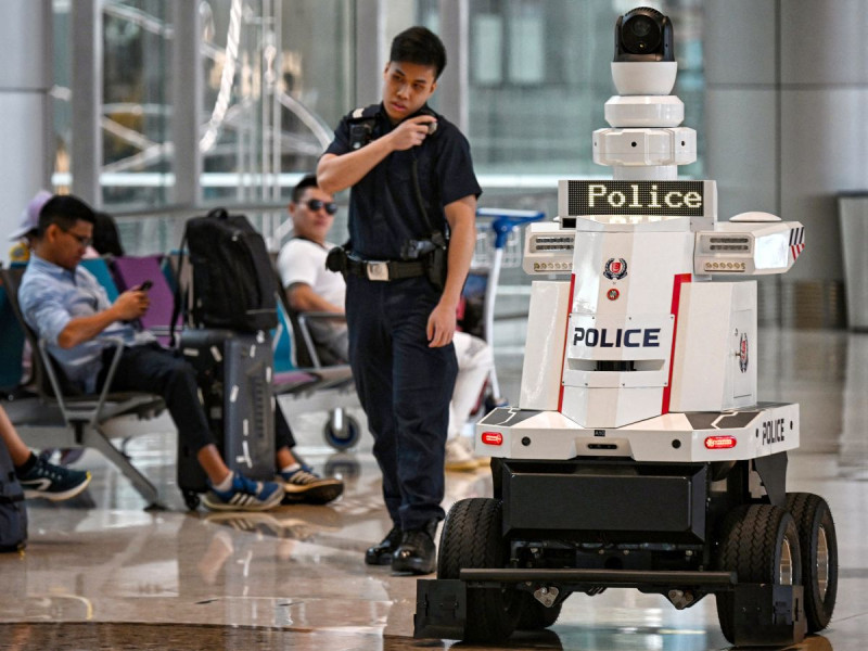 Singapur desplegará escuadrón de ‘policías robots’ para patrullar las calles thumbnail
