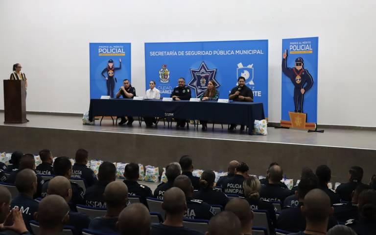Policías Municipales destacados de agosto recibieron reconocimiento thumbnail