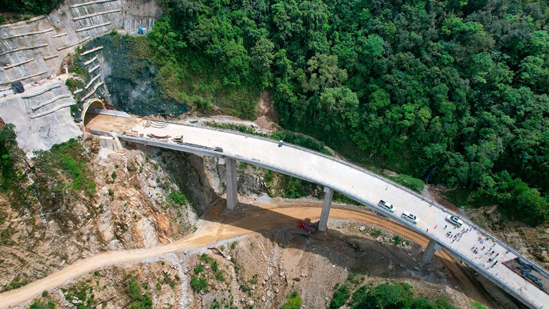 Supervisa SICT avance de obras de la autopista Barranca Larga-Ventanilla en Oaxaca thumbnail