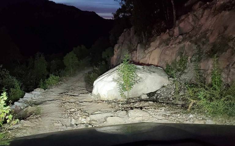 Ciudadanos de Guagueyvo exigen la reparación de carreteras en su la comunidad thumbnail