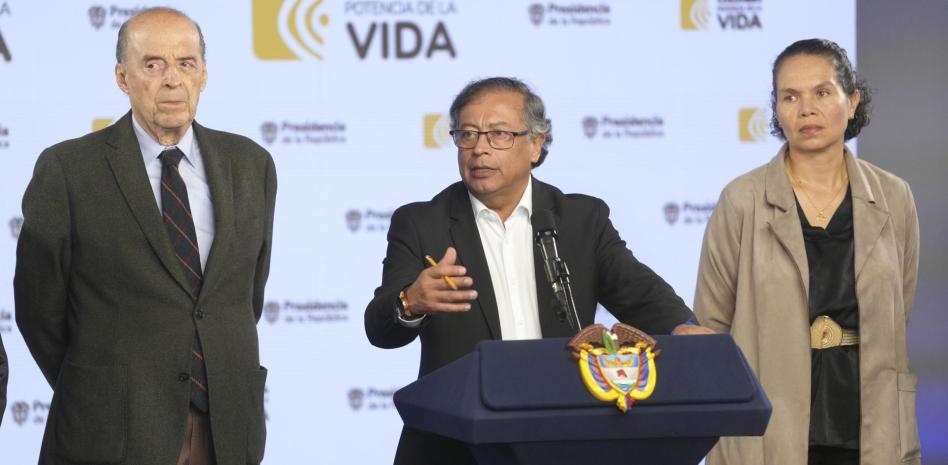 Petro dice que Colombia tiene 8 MDD listos para recuperar los Juegos Panamericanos thumbnail