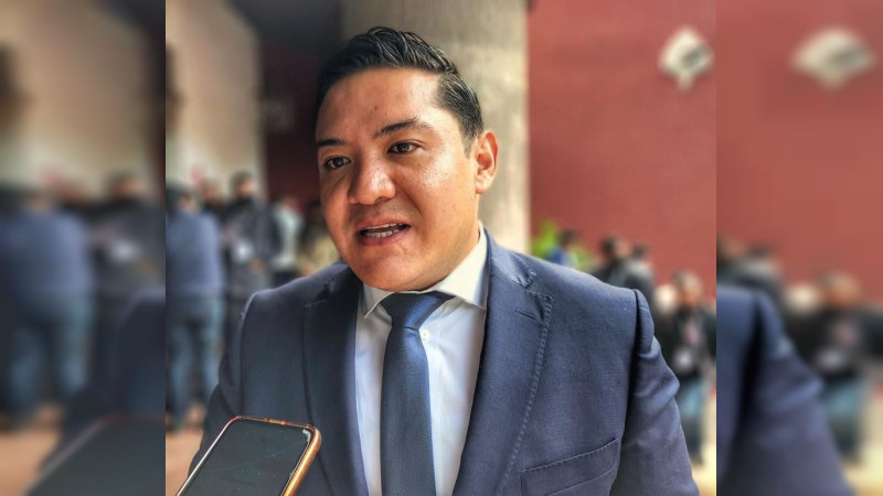 Exhiben a Alcalde de Nuevo Parangaricutiro por hostigar a su exparejaPobladores le exigen deje amoríos y se ponga a trabajar thumbnail