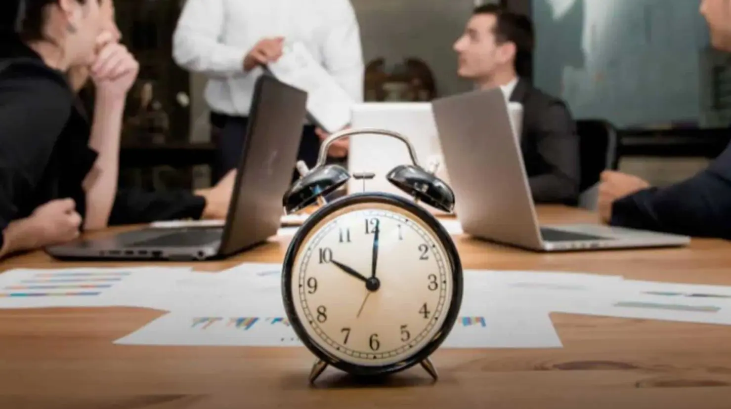 jornada-laboral-por-que-se-busca-reducir-48-a-40-horas-c1b85256-focus-0-0-1479-828 thumbnail