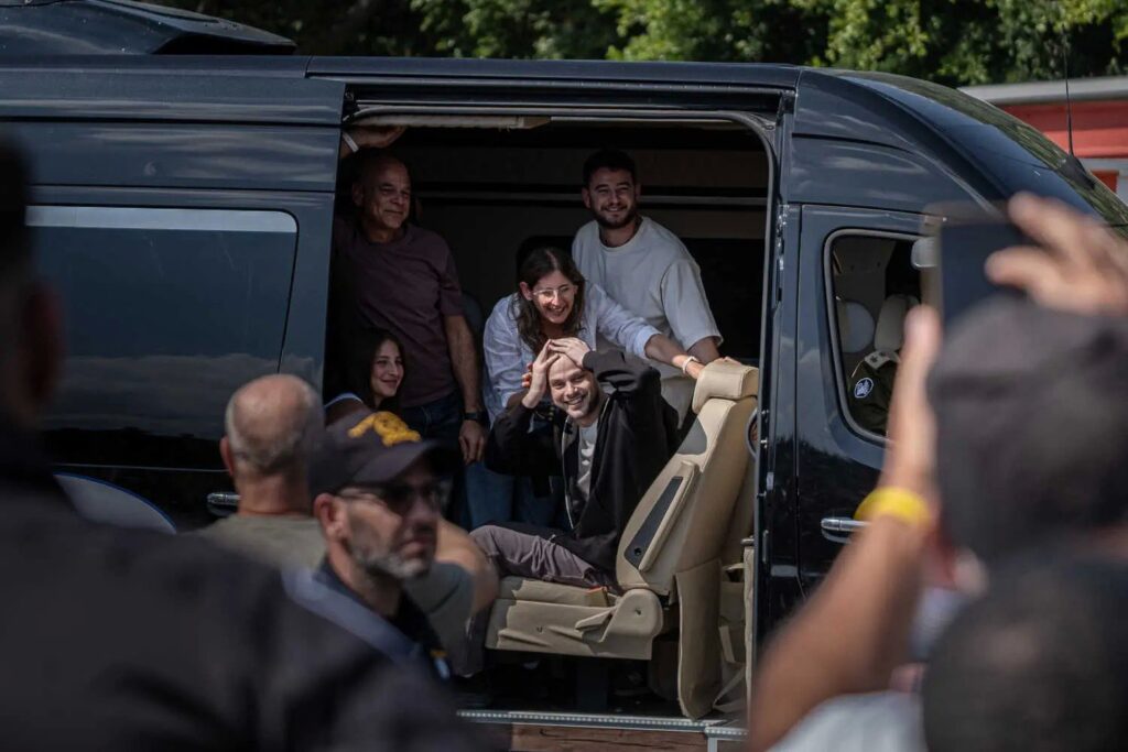 12gaza-ru-ohel-arrival-bthw-threebytwomediumat2x-nwJZjhPHm thumbnail